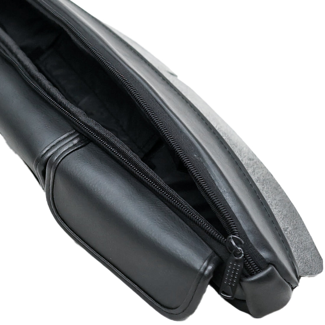 RC5801 Four- Pouch Windshield Bag